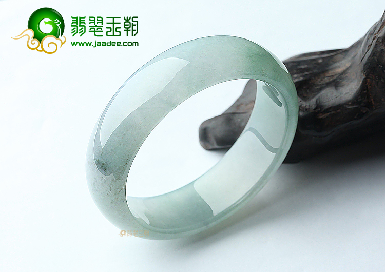 冰种晴水略飘花手镯（58.9mm）