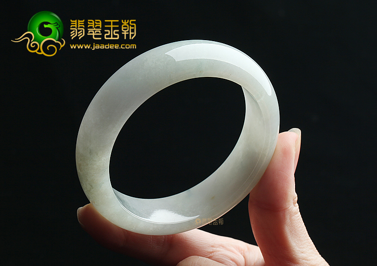 糯冰种晴水略飘花手镯（58.3mm）