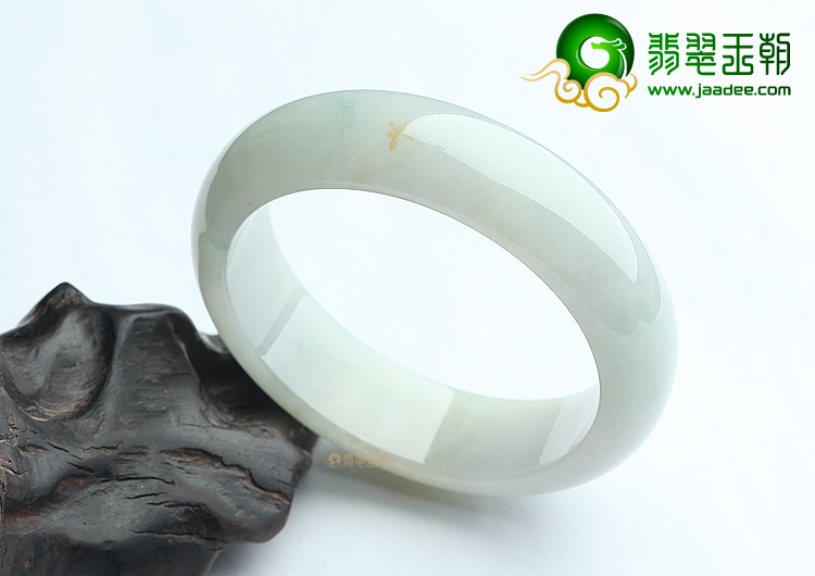 糯冰种晴水略飘花手镯（58.3mm）