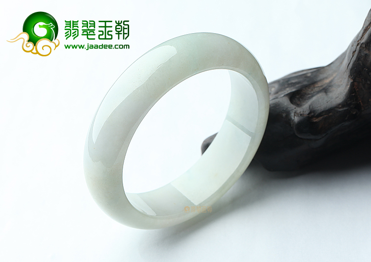 糯冰种晴水略飘花手镯（58.3mm）