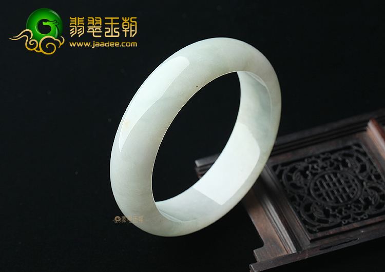 糯冰种晴水略飘花手镯（58.3mm）