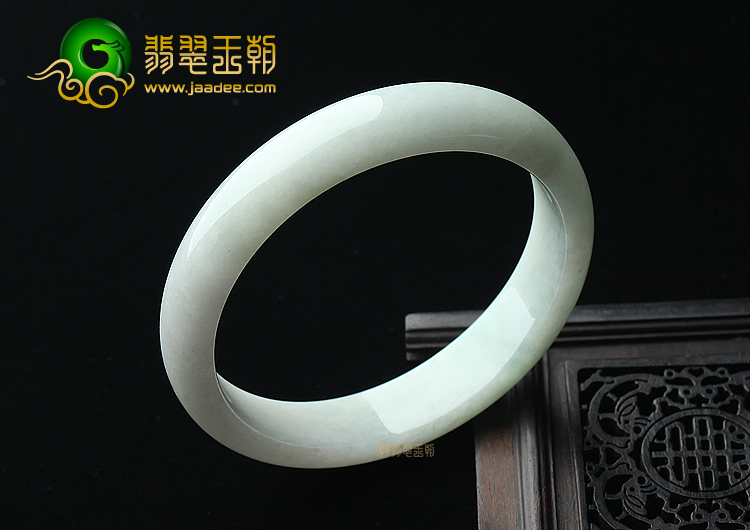 细糯种白色略飘花手镯（55.8mm）