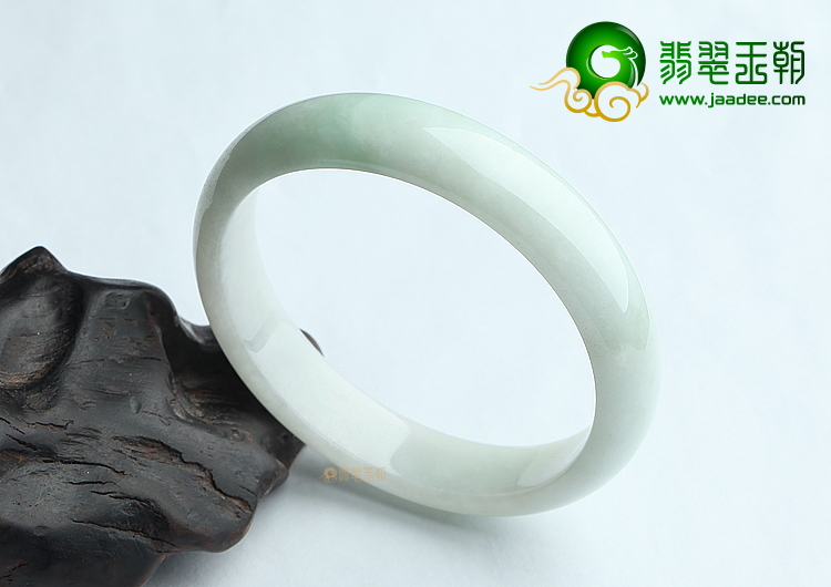 细糯种白色略飘花手镯（55.8mm）