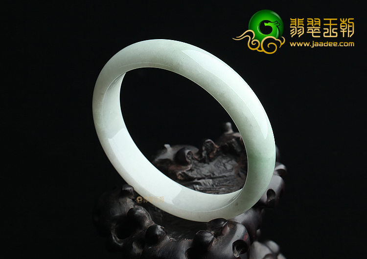 细糯种白色略飘花手镯（55.8mm）