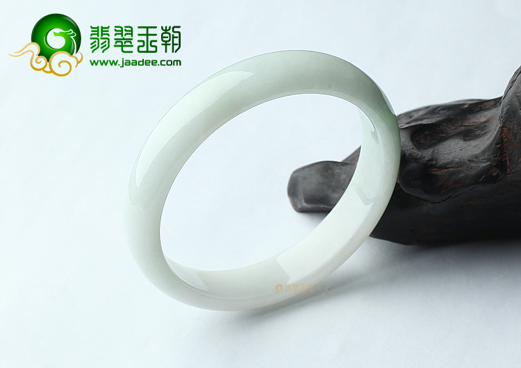 细糯种白色略飘花手镯（55.8mm）
