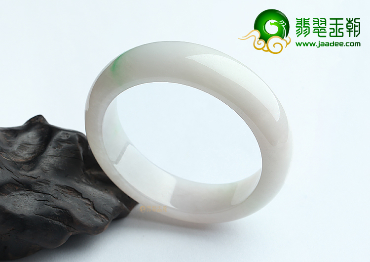 (超值推荐)糯冰种略飘翠手镯（56.3mm）