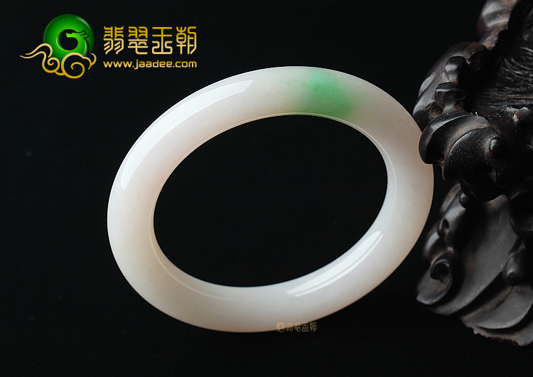 (超值推荐)糯冰种飘翠圆条手镯（57.8mm）