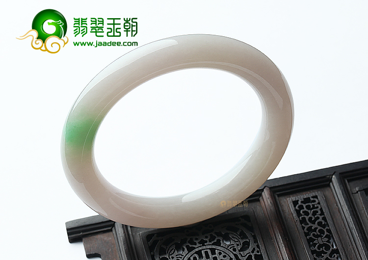 (超值推荐)糯冰种飘翠圆条手镯（57.8mm）