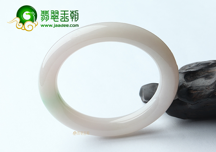 (超值推荐)糯冰种飘翠圆条手镯（57.8mm）
