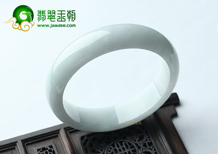 (超值推荐)糯冰种淡晴水手镯（59.7mm）