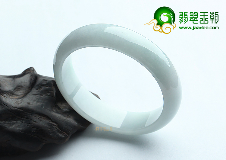 (超值推荐)糯冰种淡晴水手镯（59.7mm）