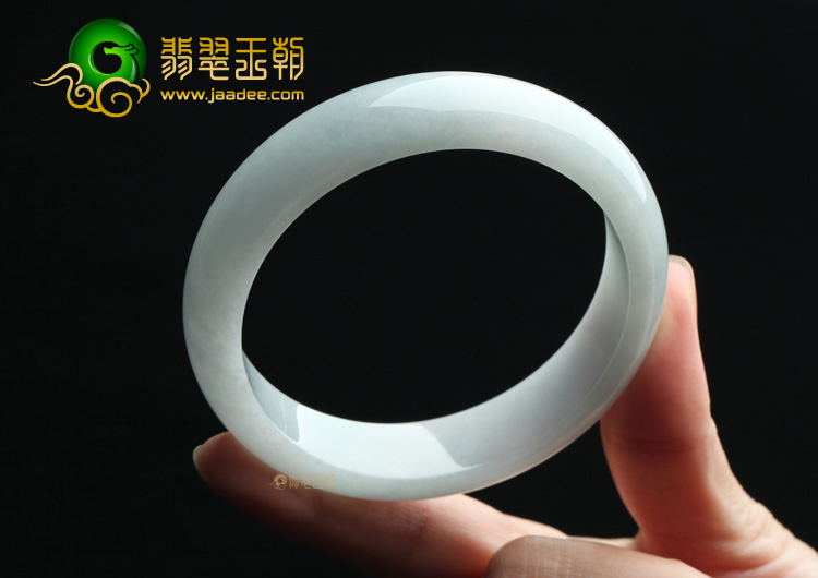 (超值推荐)糯冰种淡晴水手镯（59.7mm）