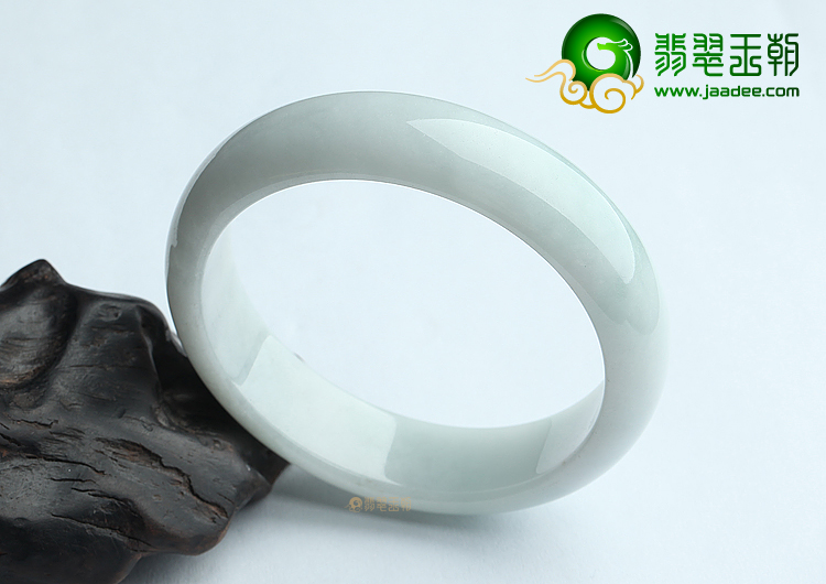 (超值推荐)糯冰种淡晴水手镯(58mm)