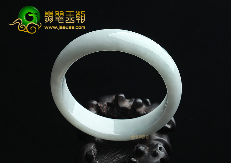 (超值推荐)糯冰种淡晴水手镯(58mm)