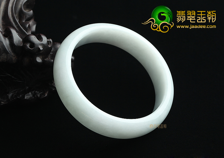 (超值推荐)糯冰种淡晴水手镯(58mm)