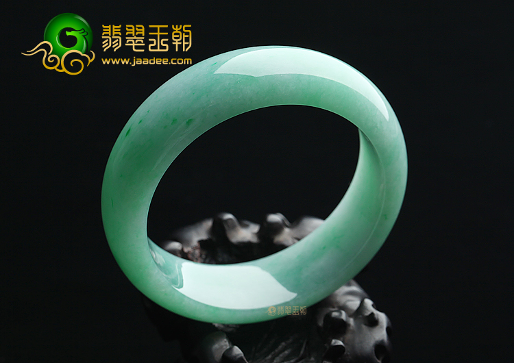 糯冰种翠色飘绿花手镯（56.8mm）