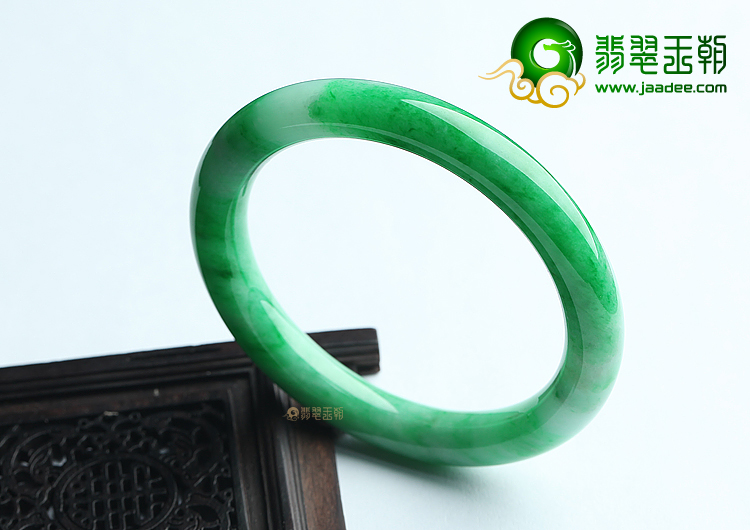 (超值推荐)糯冰种翠色圆条手镯（54.5mm）