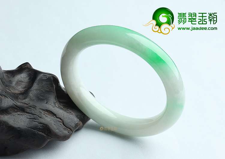 (超值推荐)糯冰种飘翠圆条手镯（54mm）