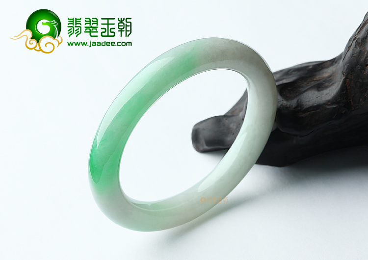 (超值推荐)糯冰种飘翠圆条手镯（54mm）