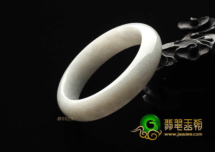 糯冰种淡晴水手镯(55.9mm)