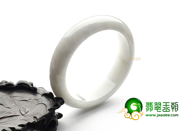 糯冰种淡晴水手镯(55.9mm)