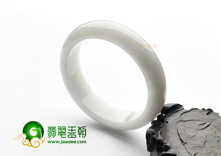 糯冰种淡晴水手镯(55.9mm)