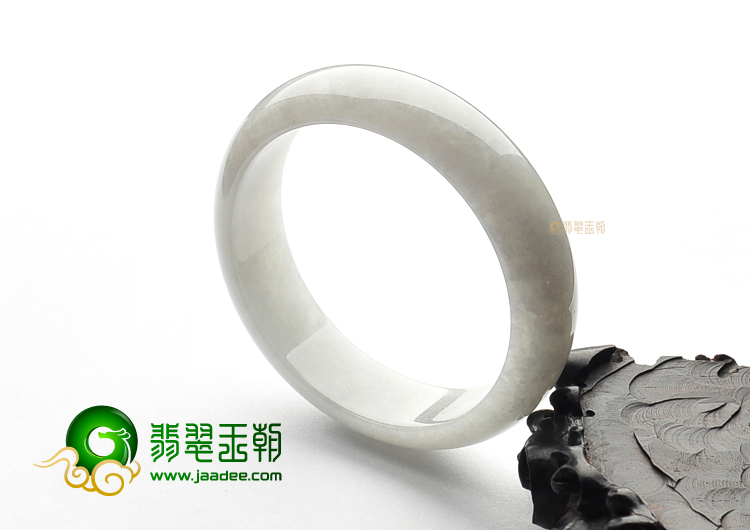 糯冰种淡晴水手镯(54.7mm)