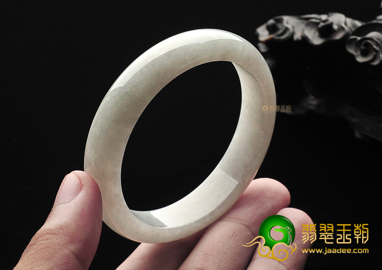 糯冰种淡晴水手镯(54.6mm)