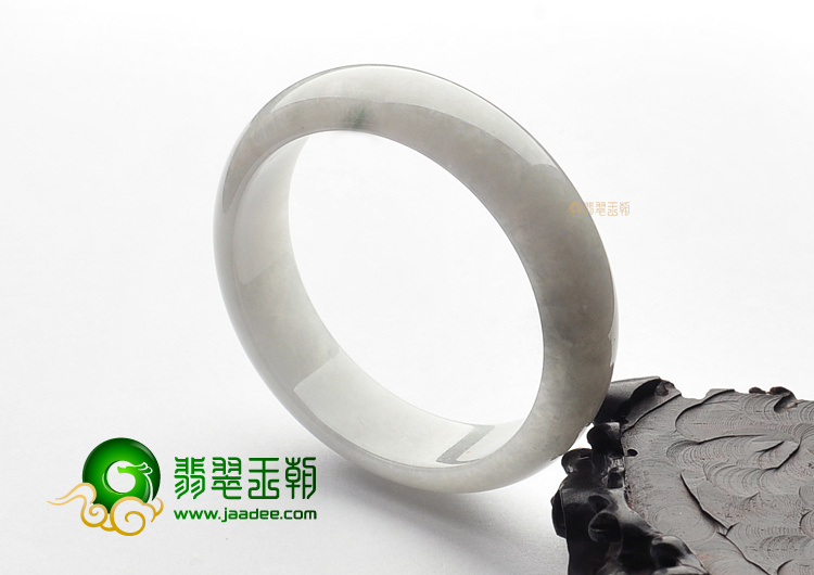 糯冰种淡晴水手镯(55.9mm)