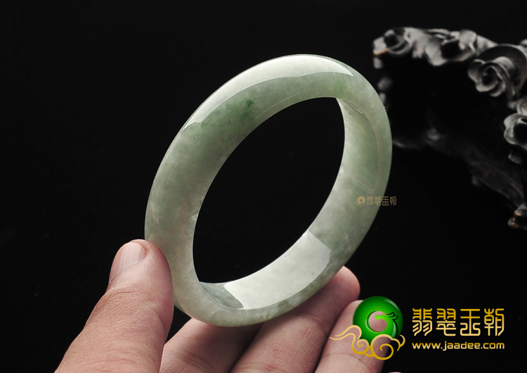 糯冰种晴水手镯(57.9mm)