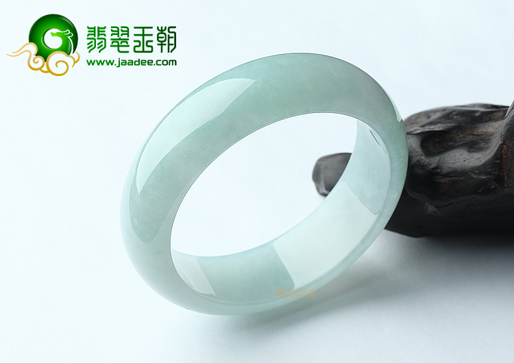 (超值推荐)冰种晴水手镯（58.5mm）