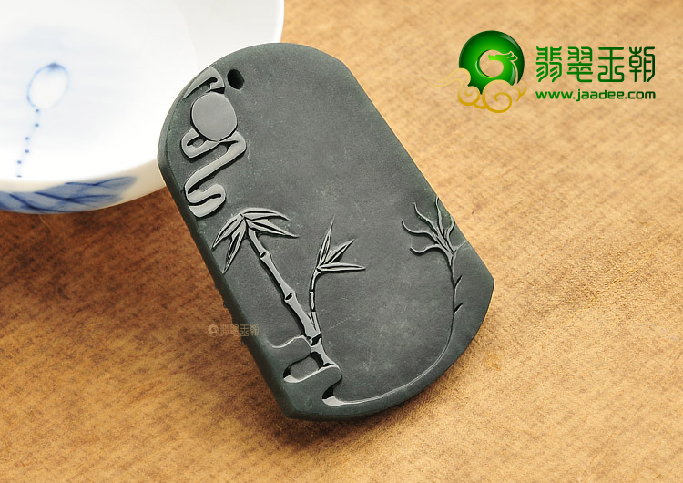 冰种墨翠龙牌挂件