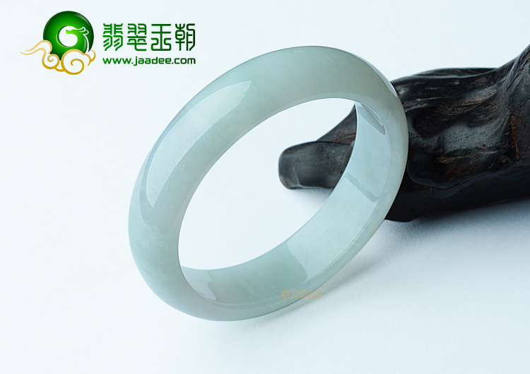 (超值推荐)糯冰种略飘花手镯（56.5mm）