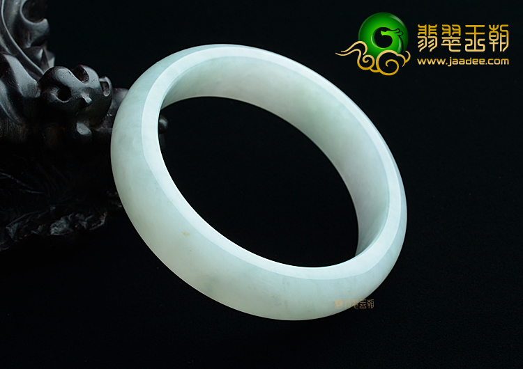 (超值推荐)糯冰种略飘花手镯（56.5mm）