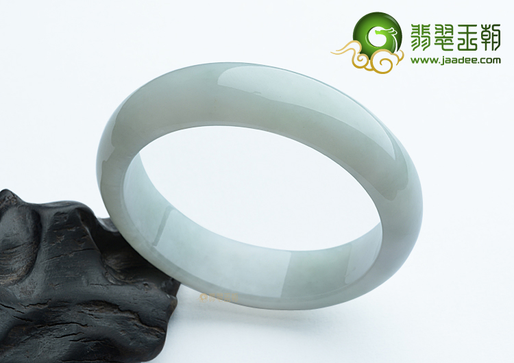 (超值推荐)糯冰种略飘花手镯（56.5mm）