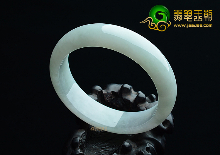 (超值推荐)糯冰种略飘花手镯（56.5mm）