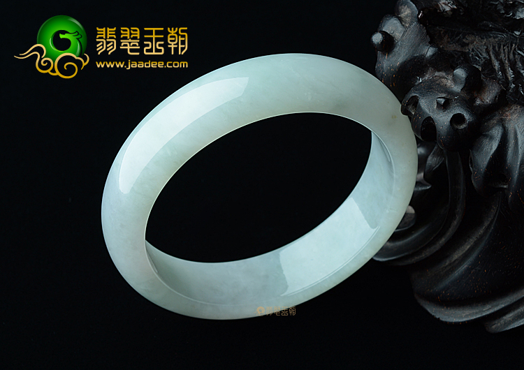 (超值推荐)糯冰种略飘花手镯（56.5mm）