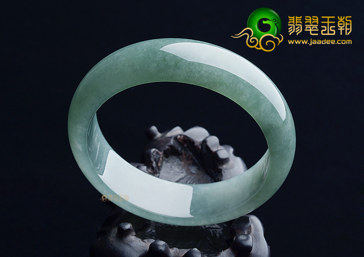 (超值推荐)糯冰种晴水手镯（56.7mm）