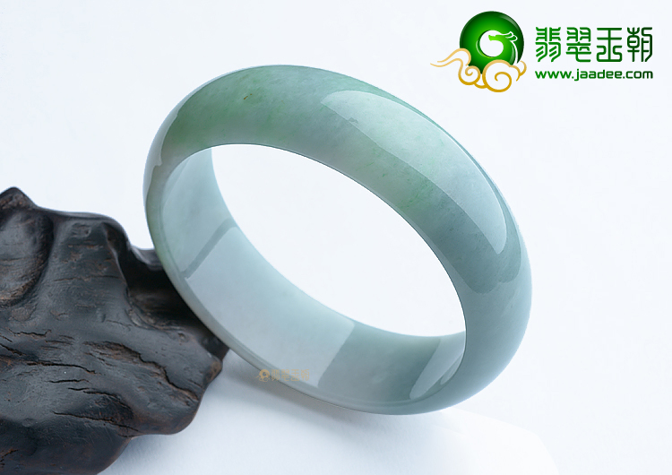 (超值推荐)糯冰种淡春带彩手镯（54.8mm）