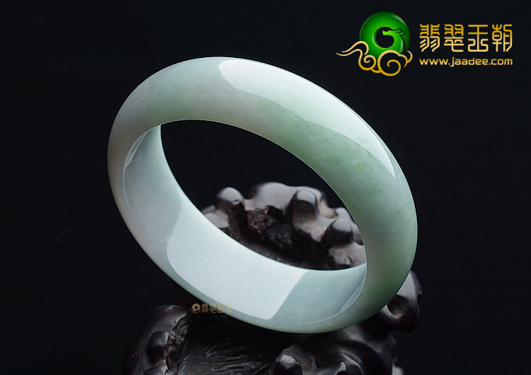 (超值推荐)糯冰种淡春带彩手镯（54.8mm）