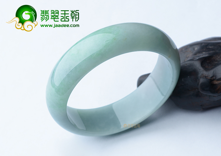 (超值推荐)糯冰种淡春带彩手镯（54.8mm）