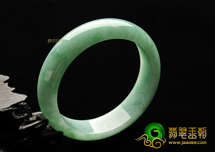 (超值推荐)糯冰种豆色手镯(58.9mm)