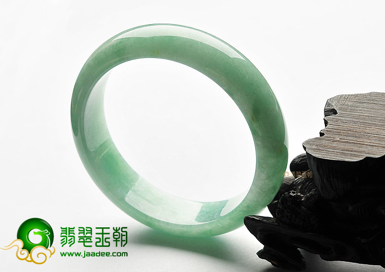 (超值推荐)糯冰种豆色手镯(58.9mm)