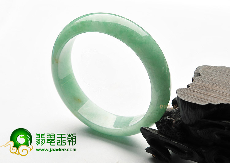 (超值推荐)糯冰种豆色手镯(58.1mm)