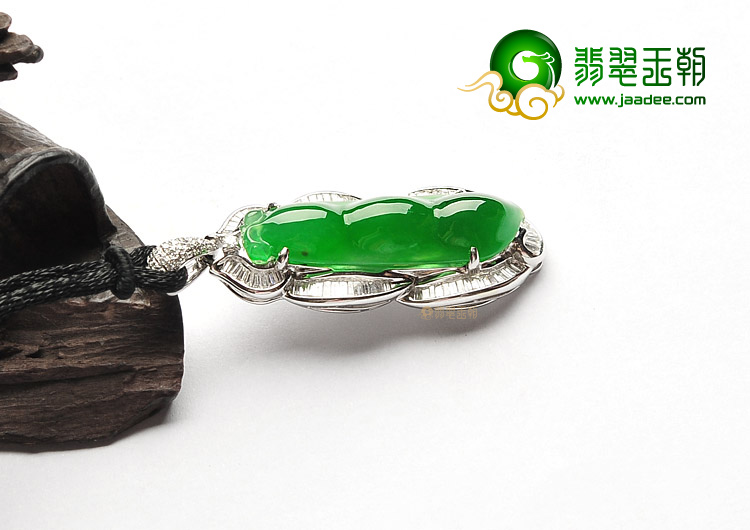 (超值推荐)冰种帝王绿镶白金钻石四季豆胸坠
