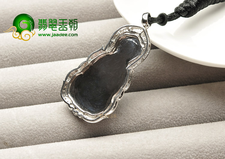 (超值推荐)糯冰种浓绿镶白金钻石观音胸坠