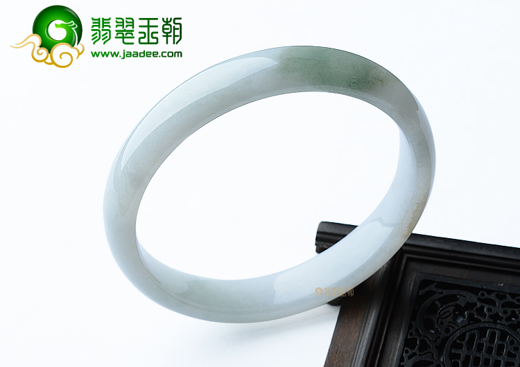 (超值推荐)糯冰种晴水带烟灰色手镯（60.7mm）