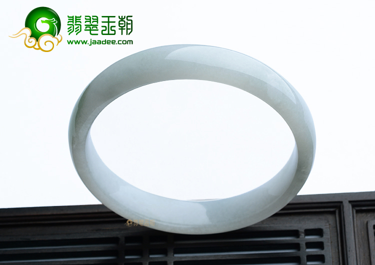 (超值推荐)糯冰种晴水带烟灰色手镯（60.7mm）