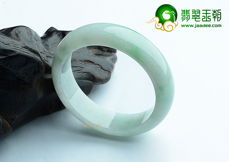 (超值推荐)糯冰种晴水飘翠手镯（57mm）