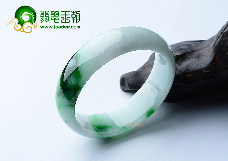 (超值推荐)糯冰种白底青手镯（57.2mm）